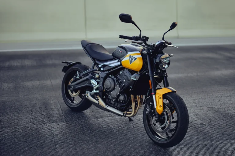 Yellow Triumph Trident 660 2025