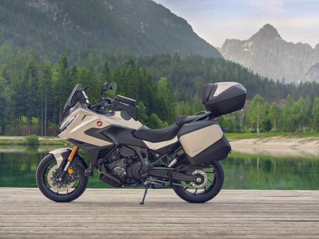 Hond Rumble Automatic Honda NT1100, Updated And Refined Style - Rev N Rumble