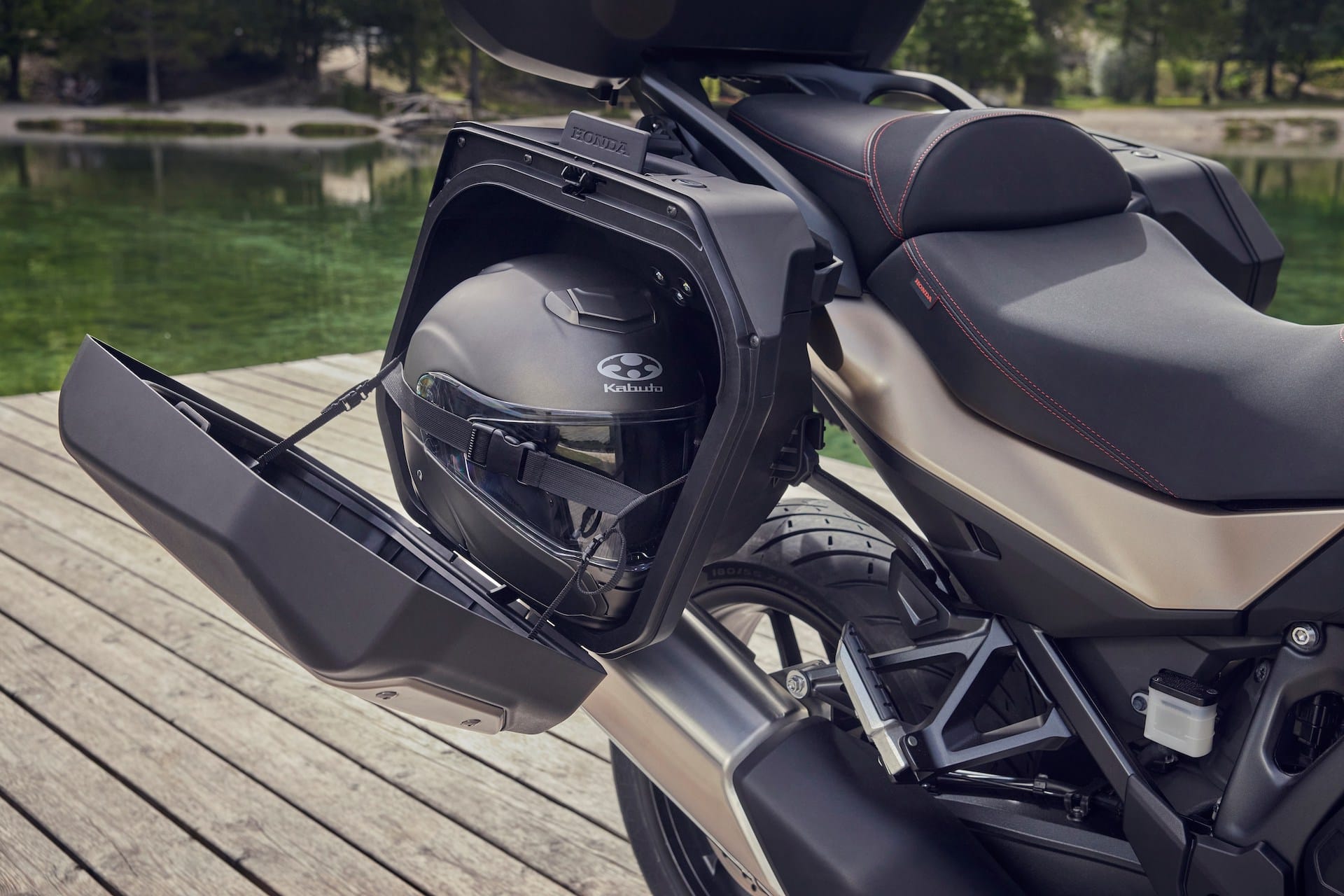 Honda-nt1100_03