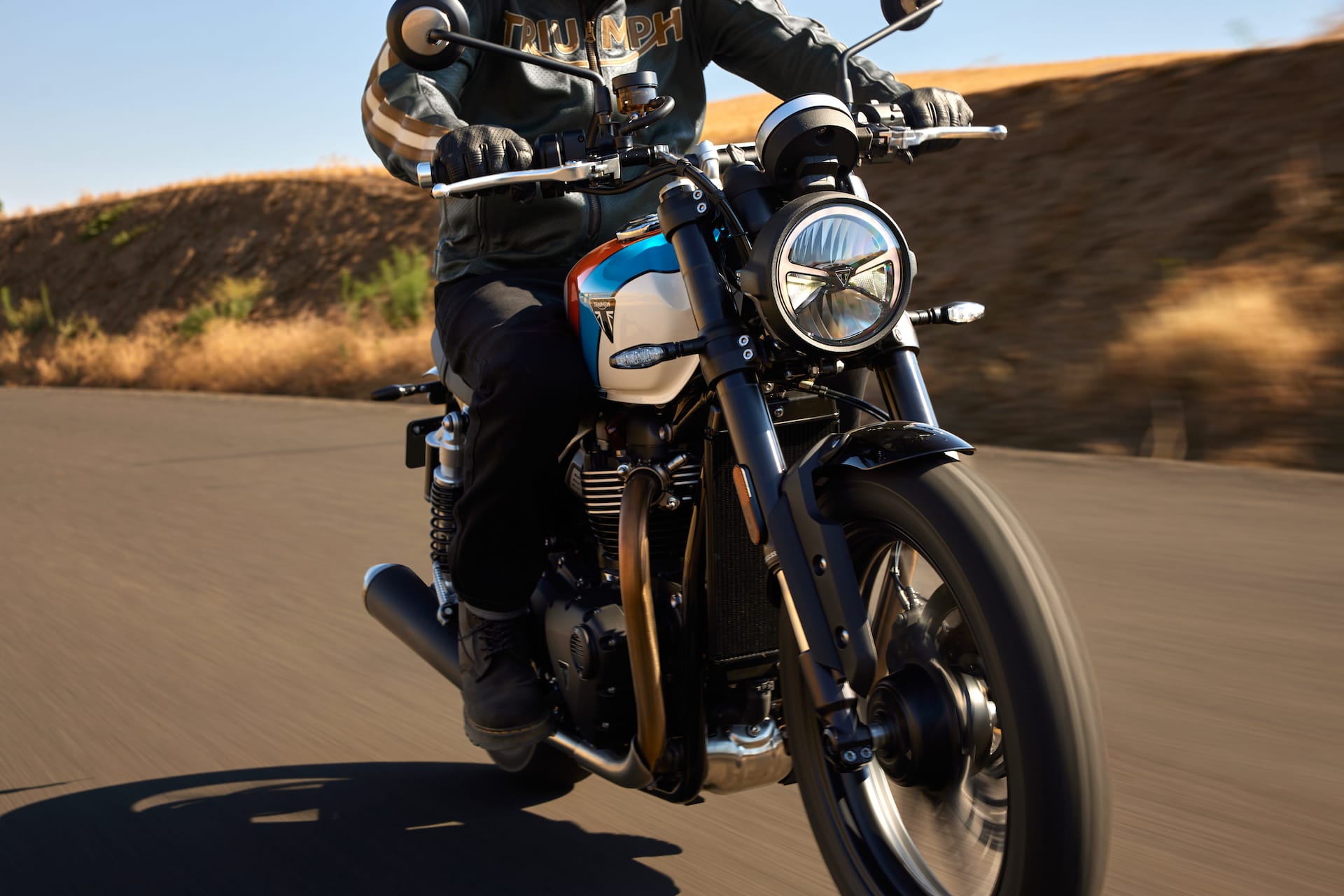 OE_SpeedTwin900_MY25_011566_JP