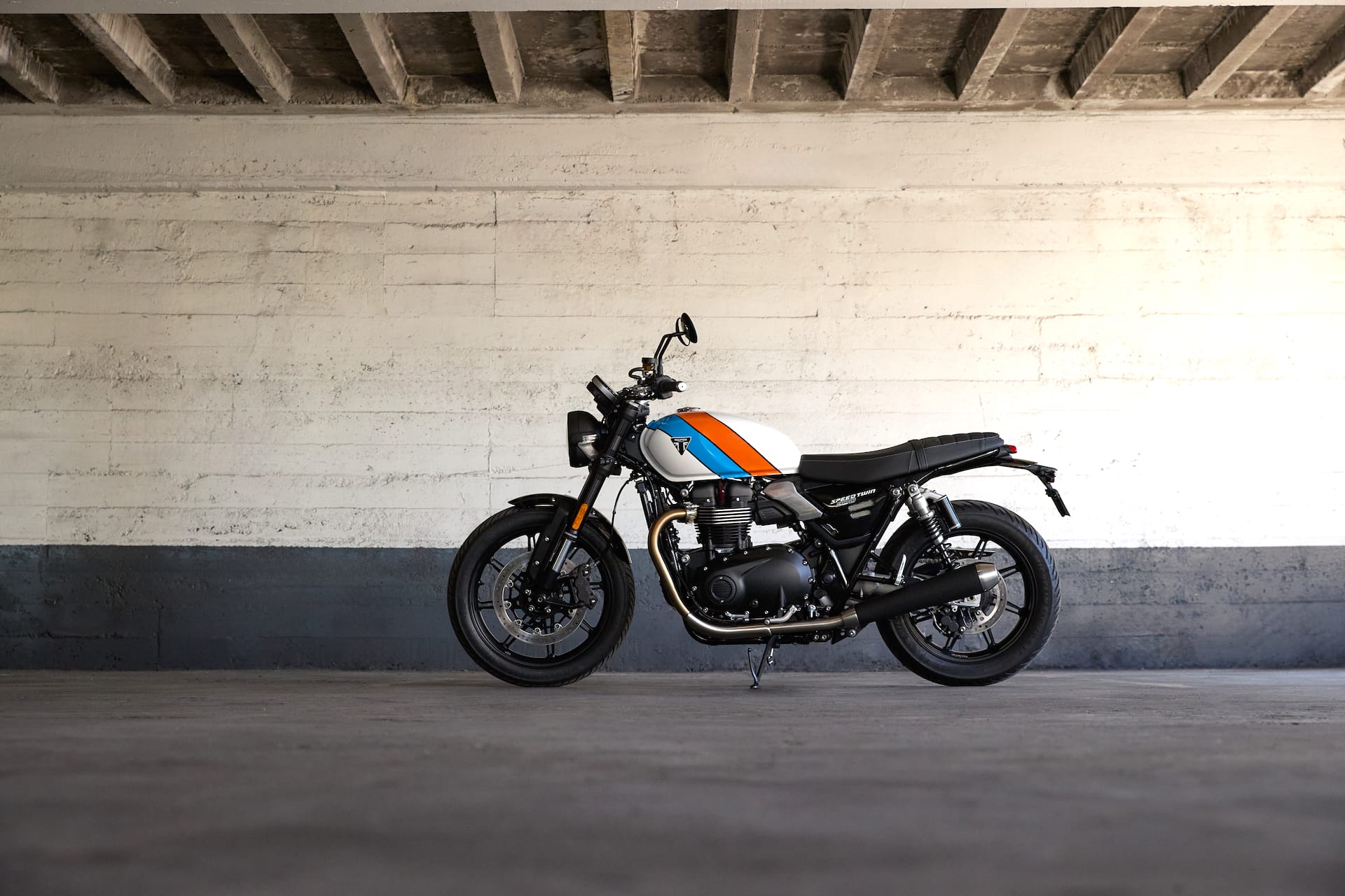OE_SpeedTwin900_MY25_CW4I2368_GE-1