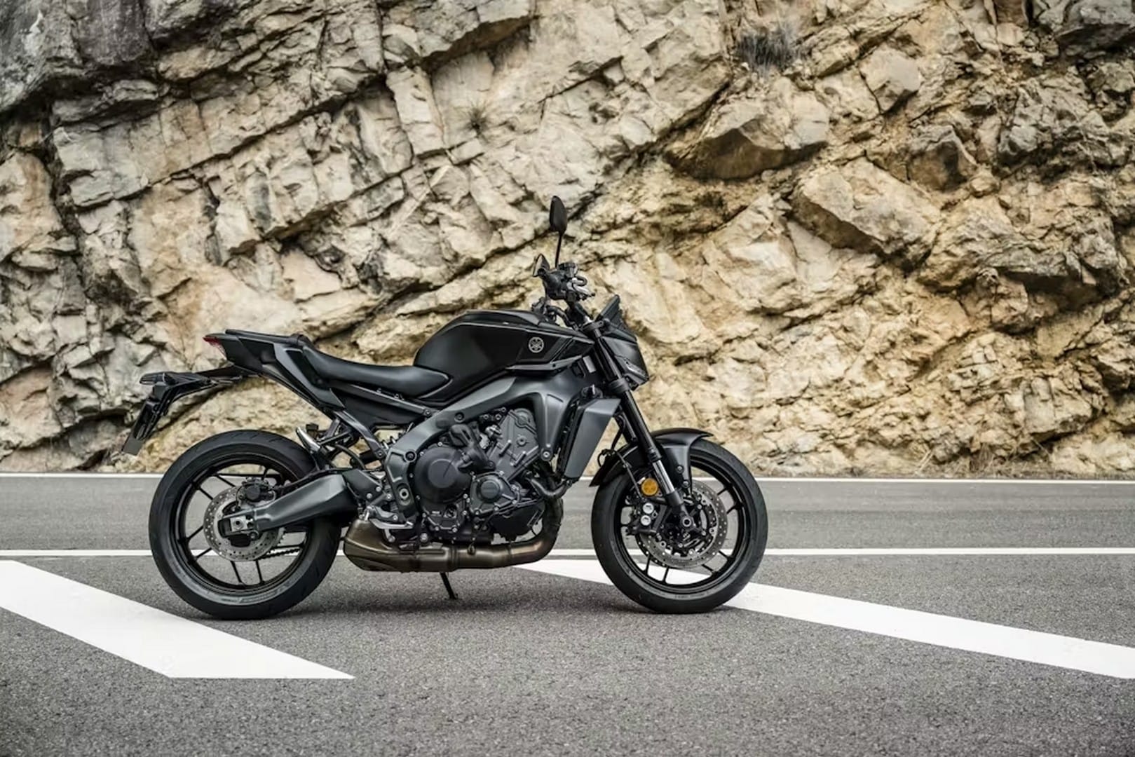 Yamaha-MT-09-Y-AMT-00001