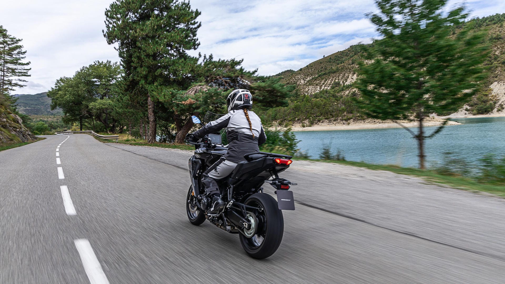 2025-Yamaha-MT09ATR-EU-Midnight_Black-Action-012-03