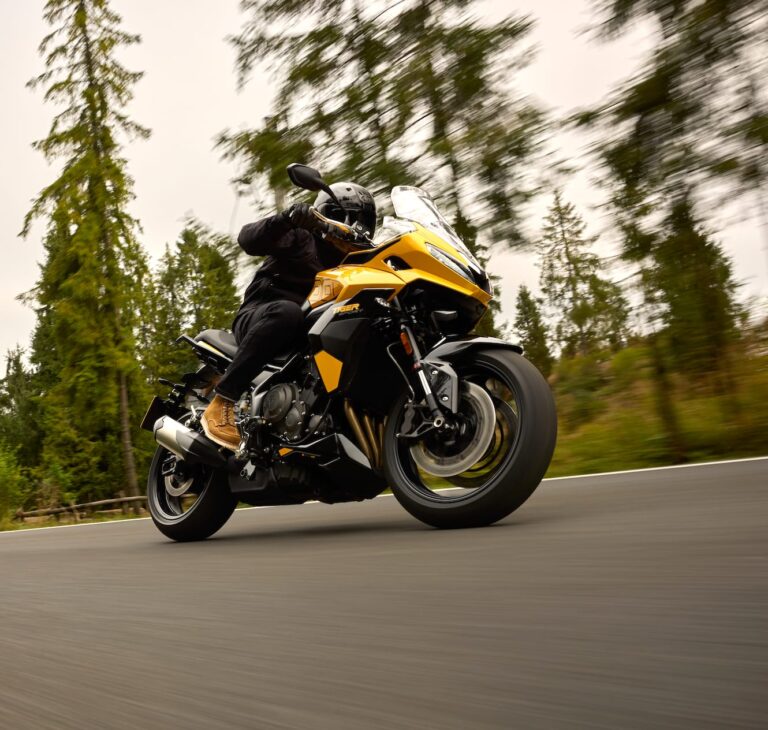 Triumph_-tigersport800_03