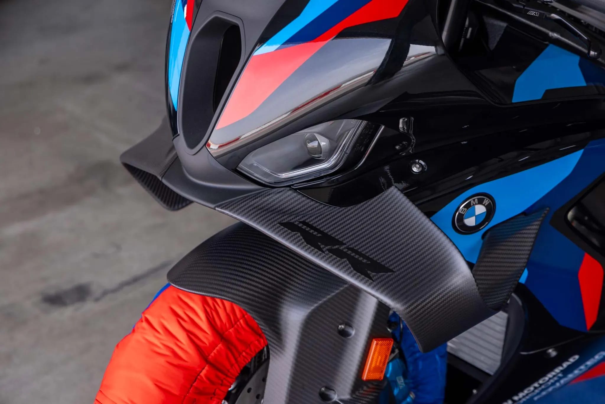 bmw-m-1000-rr-2025-ali.jpg-copia
