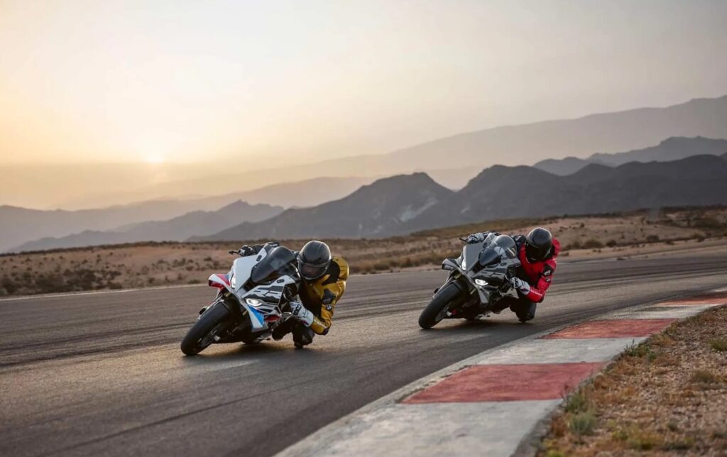 bmw-s-1000-rr-2025_01