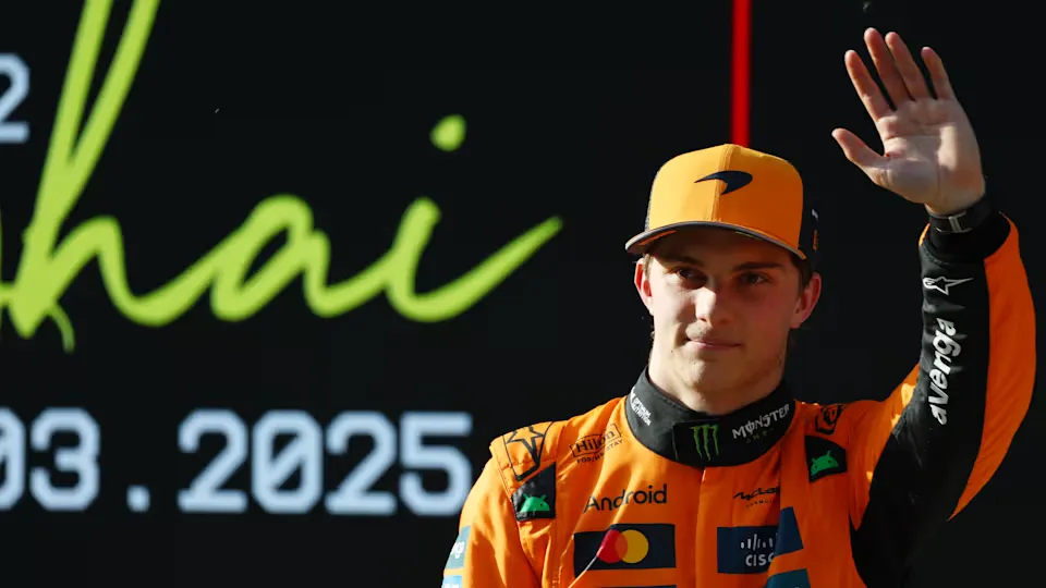 F1 2025 Chinese GP Qualifying Oscar Piastri Takes Pole Position